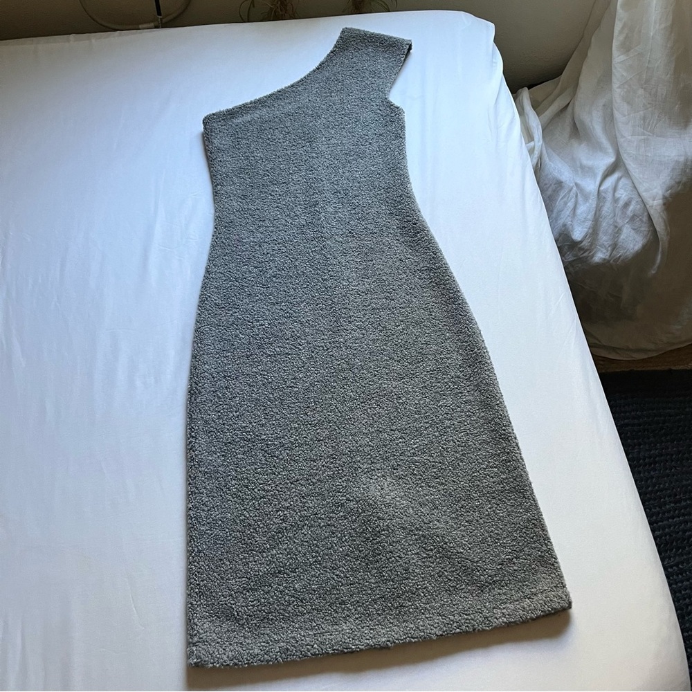 ARIELLE NYC grey rug shaggy wool blend one shoulder midi dress